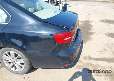 2015 Volkswagen Jetta 1.8T Se z USA, uszkodzony, nr VIN 3VWD17AJ6FM236606